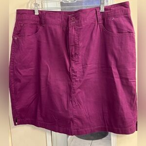 Gloria Vanderbilt Size 18W Burgundy Skort